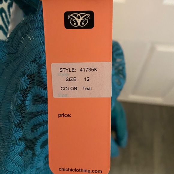 Lace cocktail dress - Picture 3 of 5